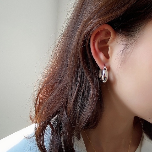 Stainless Steel Silver Hoop Earrings Oval Shape - Picture 2 of 4